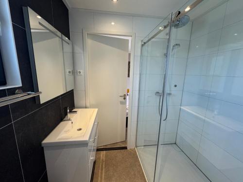 Ένα μπάνιο στο Chalet Sonnenplätzchen Zweite Reihe Haus Nr 229