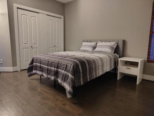 En eller flere senge i et værelse på Queens View Residence