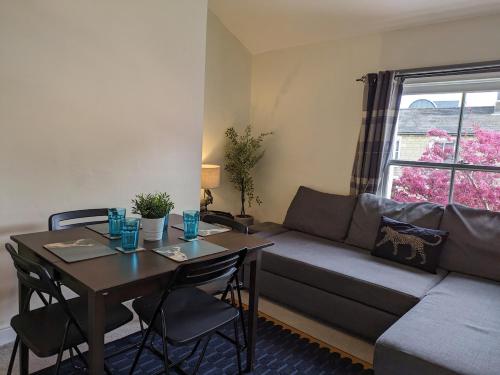 Istumisnurk majutusasutuses Converted Railway Cottage