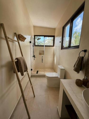 a bathroom with a shower and a toilet and a sink at Casa Caona in El Valle