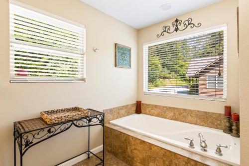 Billede fra billedgalleriet på Norris Lakeside Retreat - Large cove, ATV parks, hiking and Pigeon Forge i La Follette