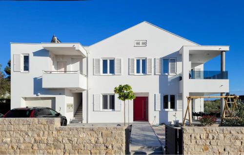 Lovely Apartment In Bibinje