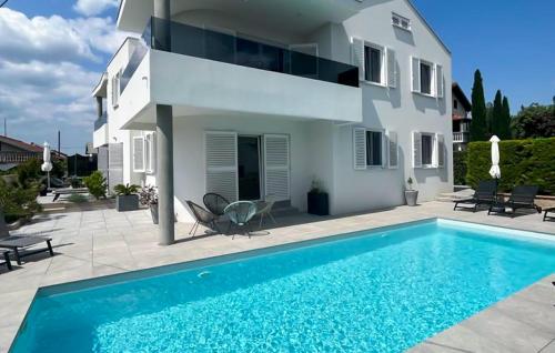 Lovely Apartment In Bibinje