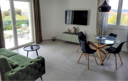 Lovely Apartment In Bibinje