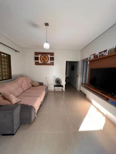 صورة لـ 2 Quartos, sala e 1 banheiro próximos à Universidade Federal de Rondonópolis- UFR في روندونوبوليس