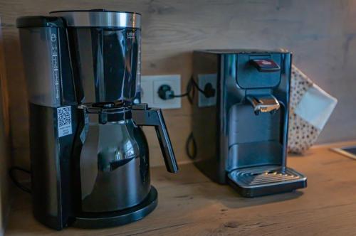 un mixeur assis au-dessus d'une table en bois dans l'établissement Fuchsbau Erdgeschoß, à Burtenbach