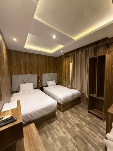 Giường trong phòng chung tại Golden Crown Pyramids View Hotel