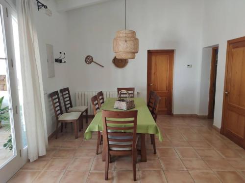 Posezení v ubytování Gemütliches Ferienhaus In Alaior Mit Privatem Pool