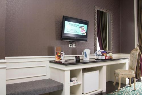 Μια τηλεόραση ή/και κέντρο ψυχαγωγίας στο GH Universal Hotel Bandung