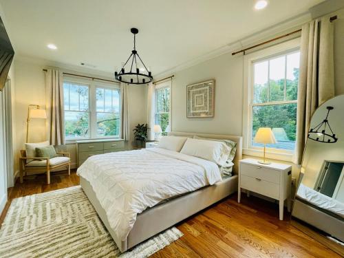 Ένα ή περισσότερα κρεβάτια σε δωμάτιο στο Grant Park Retreat - Steps to Zoo and Great Eats