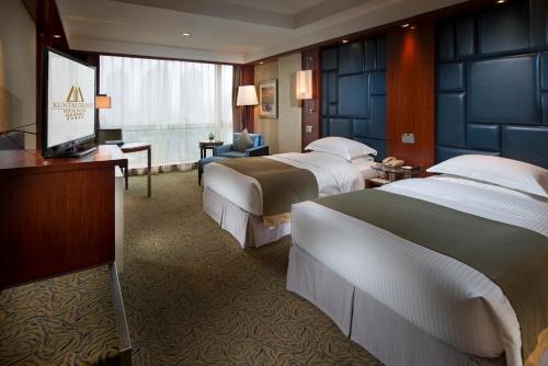 Beijing Kuntai Royal Hotel tesisinde bir oda