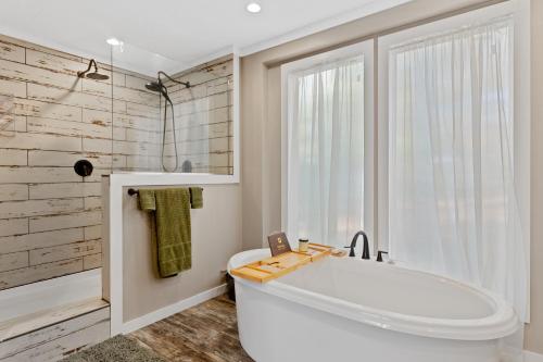 Ένα μπάνιο στο Shelor Cove Retreat with Dock!