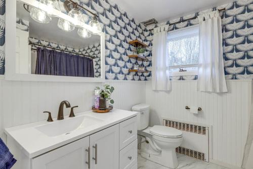 Phòng tắm tại Endless Family Fun! Home Near Beaches in Waterford