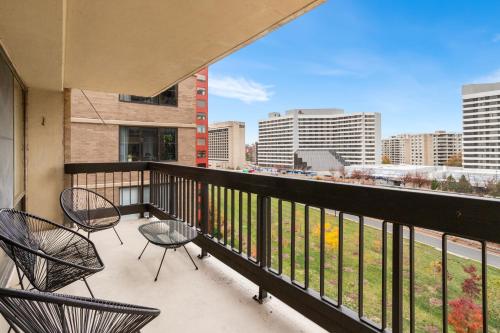 a balcony with chairs and a view of the city at Modern Apt in Crystal City Near the Airport in Arlington