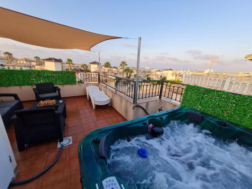 Balkón nebo terasa v ubytování Schönes Ferienhaus Casa Juan Mit Pool