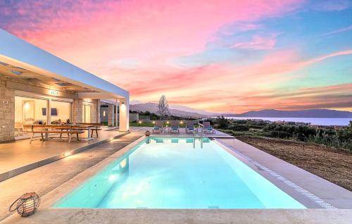 Bazén v ubytování Ferienhaus Für 24 Personen In Draia, Kreta West Kreta nebo v jeho okolí