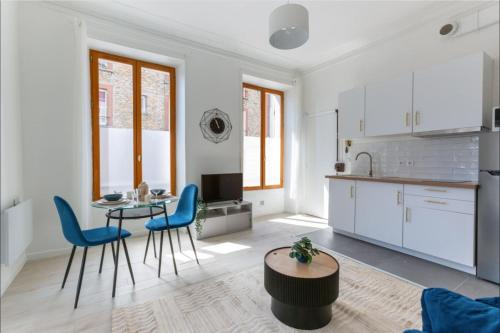 Kuchyň nebo kuchyňský kout v ubytování Appartement avec jardin et parking Melun centre