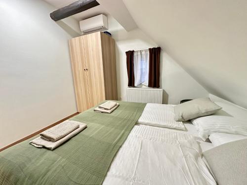 Ένα ή περισσότερα κρεβάτια σε δωμάτιο στο RP-Apartments