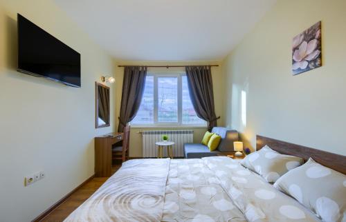 Ένα ή περισσότερα κρεβάτια σε δωμάτιο στο Rila North Samokov