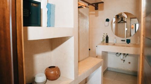 a bathroom with a sink and a mirror at Casa Gaya in San Pedro Pochutla