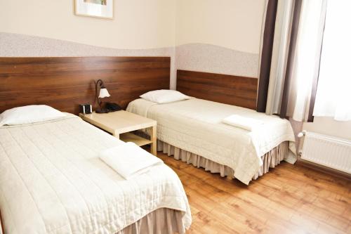a hotel room with two beds and a table at Hotel Nevada in Łagów