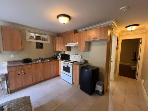 Nhà bếp/bếp nhỏ tại Private Guesthouse Next to Mall & Skytrain
