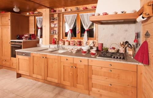 Kuchyň nebo kuchyňský kout v ubytování Chalet Le Refuge