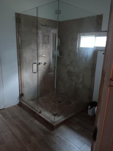 Ένα μπάνιο στο Angie's in the Heights