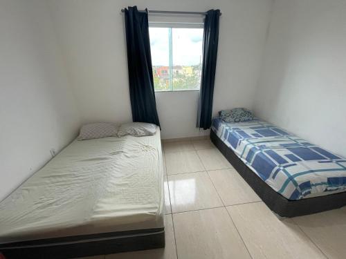 Ένα ή περισσότερα κρεβάτια σε δωμάτιο στο Casa Duplex 2 quartos com amplo quintal