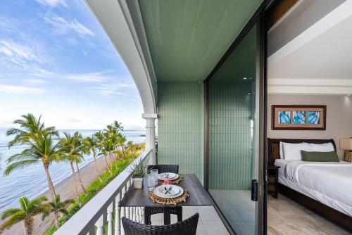 Postel nebo postele na pokoji v ubytování Lahaina Shores 607 · LS 607 Beachfront Remodeled Studio Stunnin
