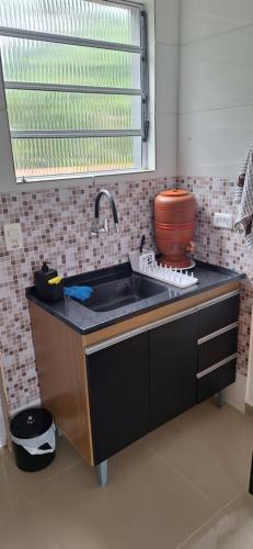 Η κουζίνα ή μικρή κουζίνα στο Studio 23 da praia de Maresias