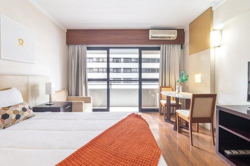 Postel nebo postele na pokoji v ubytování Akile LEONCIO