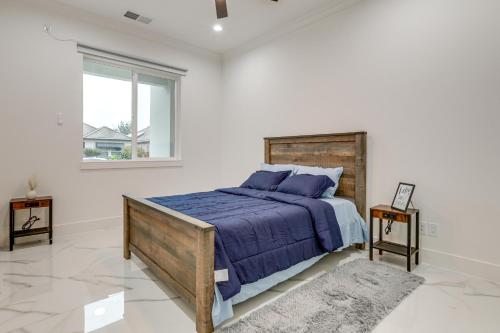 Una cama o camas en una habitación de Sip, Dine and Unwind Spacious Lodi Gem with Patio!