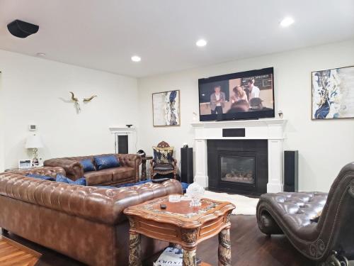a living room with leather furniture and a fireplace at Eaglemont Golf Course Peaceful Retreat in Mount Vernon