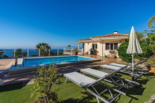 Bazén v ubytování Luxusvilla Mit Fantastischem Meerblick nebo v jeho okolí