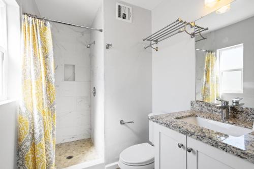 Ένα μπάνιο στο Scottsdale Saguaro-Hot Tub-Pool- in Old Town