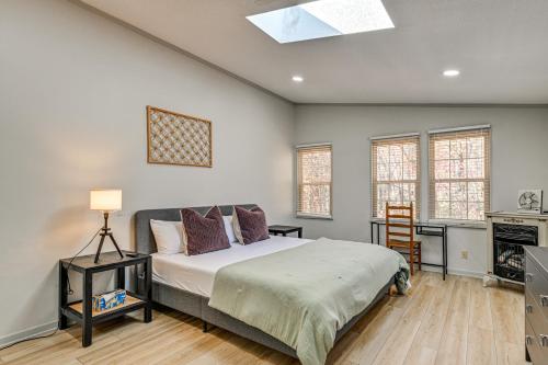 Postel nebo postele na pokoji v ubytování Boaters Paradise on Lake Norman with Private Dock!