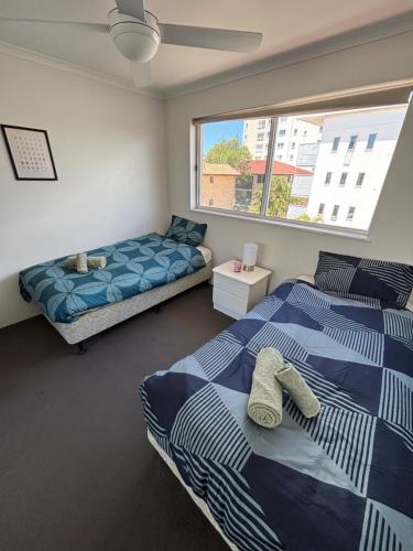 Postel nebo postele na pokoji v ubytování Waterfront Private Room in Labrador