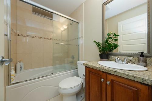 Ένα μπάνιο στο Guesthouse with Private Entrance In Quiet Neighbourhood