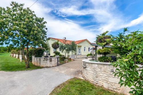 Aed väljaspool majutusasutust Villa Sole, Ferienvilla Mit Eigenem Pool Bei Pula