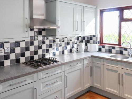 Η κουζίνα ή μικρή κουζίνα στο Radford Retreat