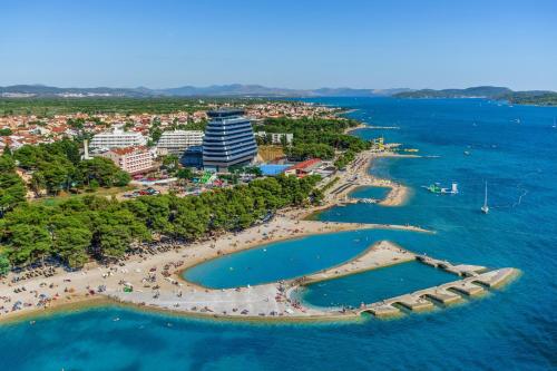 Apartments with parking space Vodice - 19340