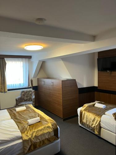 Ένα ή περισσότερα κρεβάτια σε δωμάτιο στο The Plaza Anker Hotel