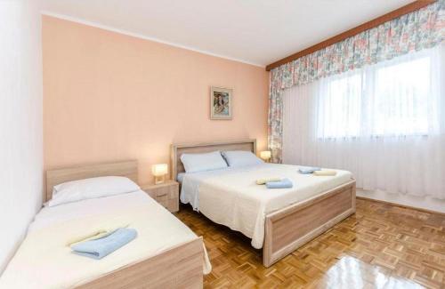 Apartments with parking space Vodice - 22557