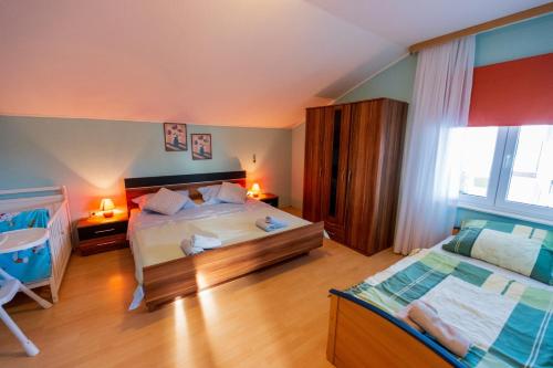 Apartments with parking space Vodice - 22557