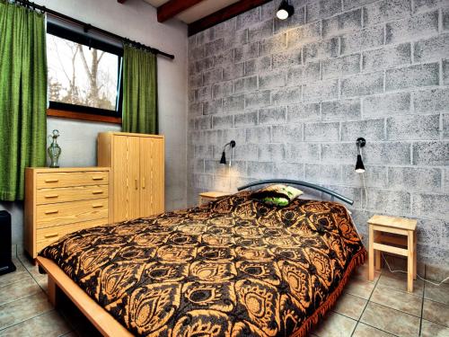 Ένα ή περισσότερα κρεβάτια σε δωμάτιο στο Holiday home in peaceful setting and large garden