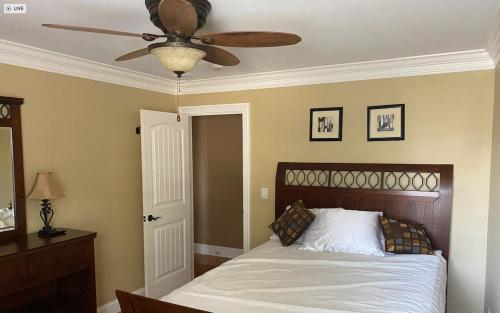 Ένα ή περισσότερα κρεβάτια σε δωμάτιο στο Cal56Right