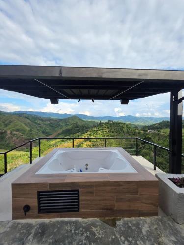 Afbeelding uit fotogalerij van Macaw Eco Lodge in Belén de Umbría