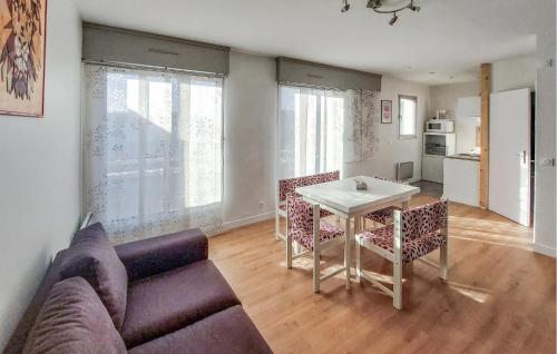 Kuchyň nebo kuchyňský kout v ubytování Cozy Apartment In Dunkerque