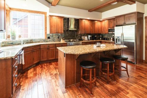 Foto dalla galleria di Secluded Golf Course Retreat with Firepit, EV Charging, and Ultimate Privacy a Roslyn